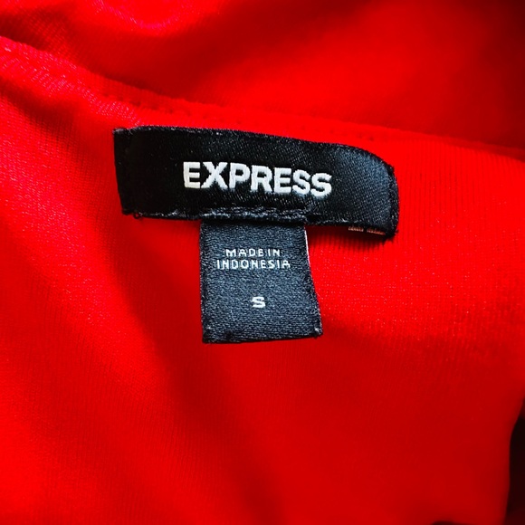 Express Red Off-Shoulder V-Neck Crop Top - Picture 5 of 10